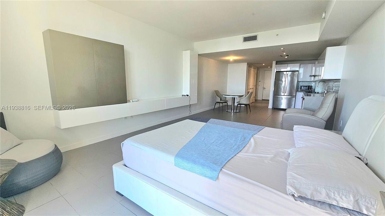 For Sale: $375,000 (0 beds, 1 baths, 588 Square Feet)