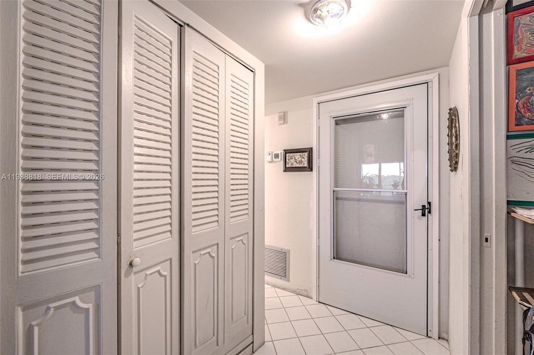 На продажу: $99,000 (2 спален, 2 ванн, 1103 Квадратных фут)