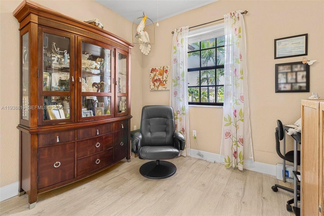 For Sale: $390,000 (3 beds, 2 baths, 1512 Square Feet)