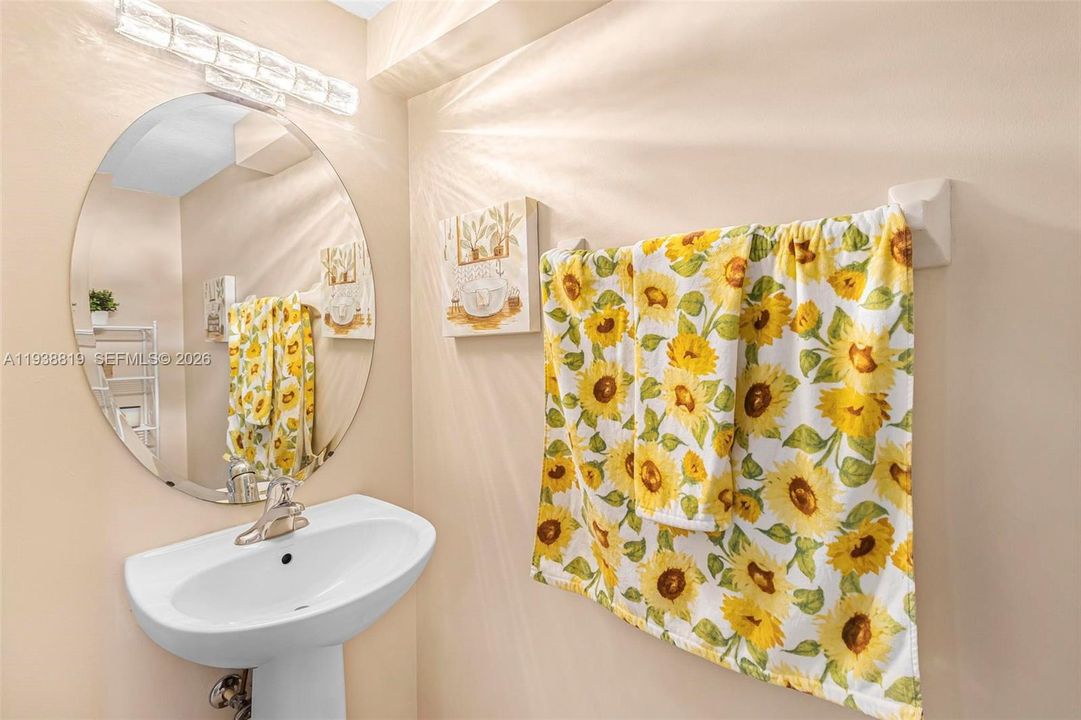 For Sale: $390,000 (3 beds, 2 baths, 1512 Square Feet)