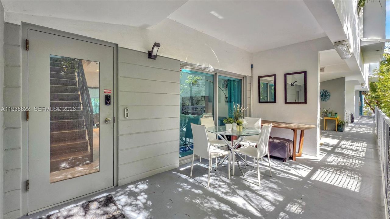 待售: $1,470,000 (2 贝兹, 2 浴室, 1381 平方英尺)