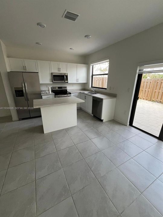 En Renta: $2,500 (3 camas, 3 baños, 1328 Pies cuadrados)