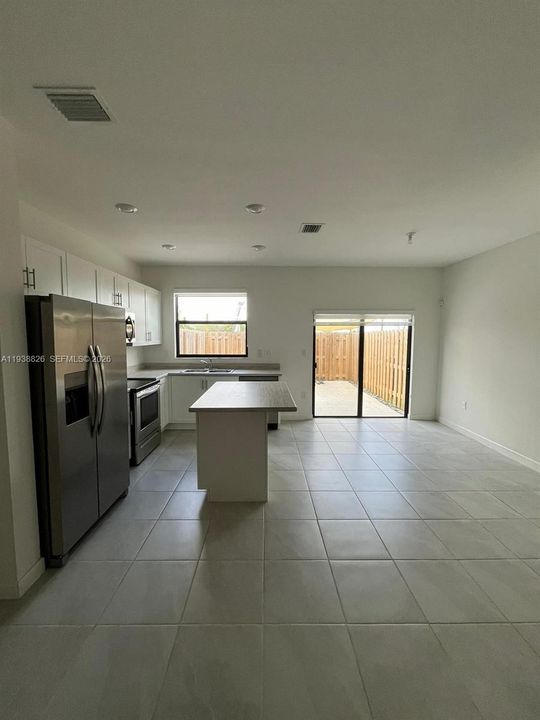 En Renta: $2,500 (3 camas, 3 baños, 1328 Pies cuadrados)