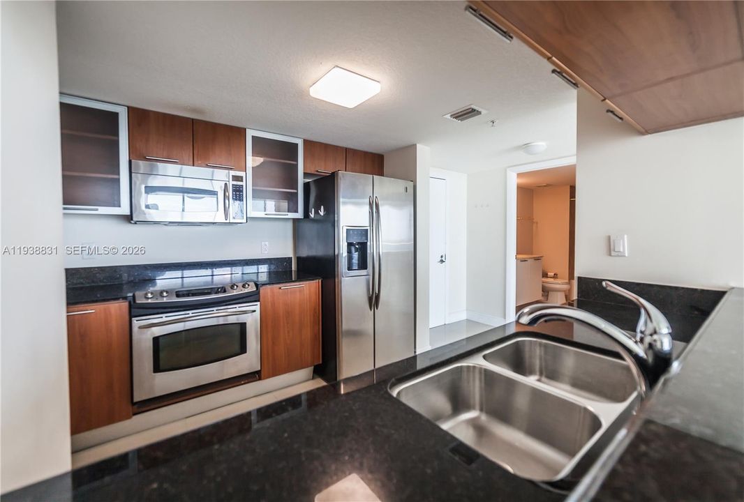 出租: $3,700 (2 贝兹, 2 浴室, 1142 平方英尺)