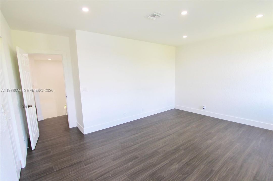 出租: $3,890 (3 贝兹, 2 浴室, 1821 平方英尺)