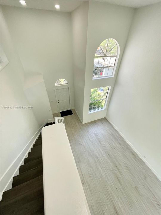 出租: $3,890 (3 贝兹, 2 浴室, 1821 平方英尺)