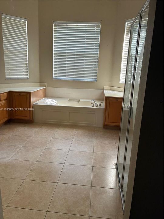 待售: $350,000 (2 贝兹, 2 浴室, 2050 平方英尺)