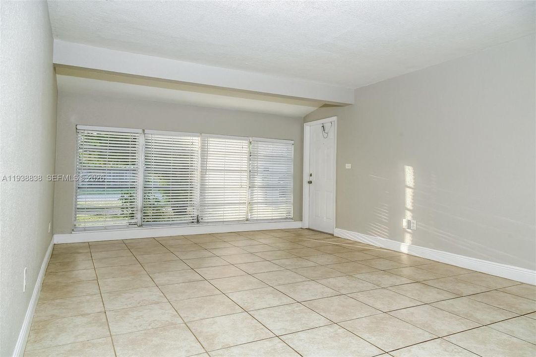 出租: $2,575 (3 贝兹, 2 浴室, 1264 平方英尺)