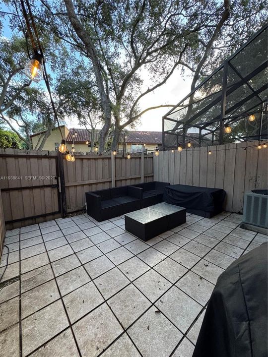 For Sale: $445,000 (2 beds, 1 baths, 970 Square Feet)