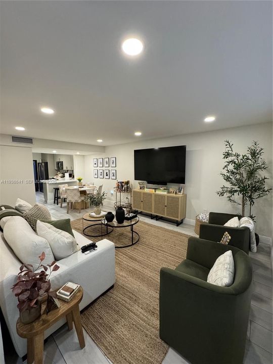 For Sale: $445,000 (2 beds, 1 baths, 970 Square Feet)