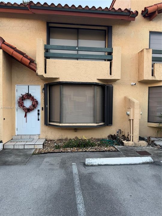 For Sale: $445,000 (2 beds, 1 baths, 970 Square Feet)