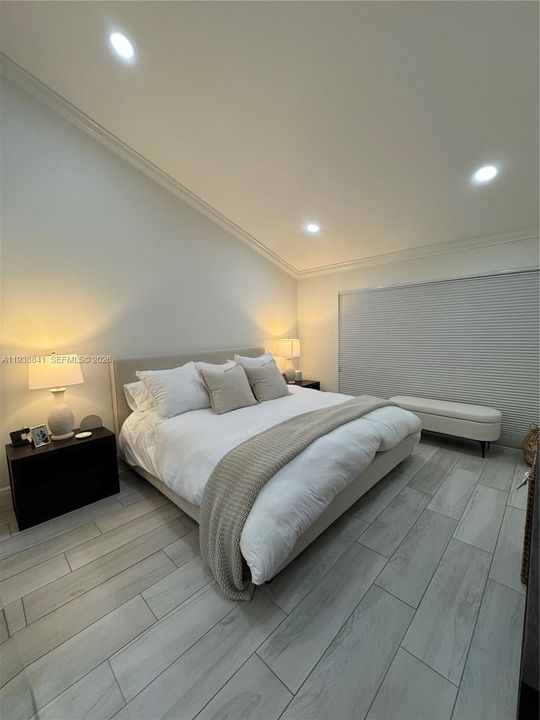 For Sale: $445,000 (2 beds, 1 baths, 970 Square Feet)