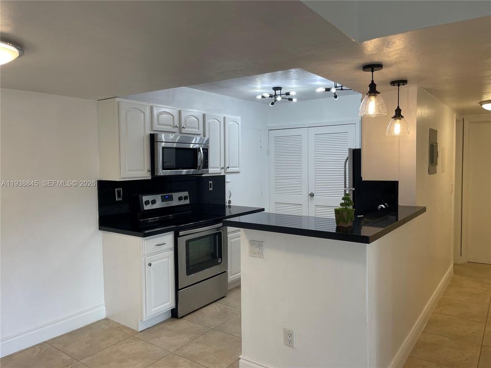 For Rent: $3,000 (3 beds, 2 baths, 1140 Square Feet)