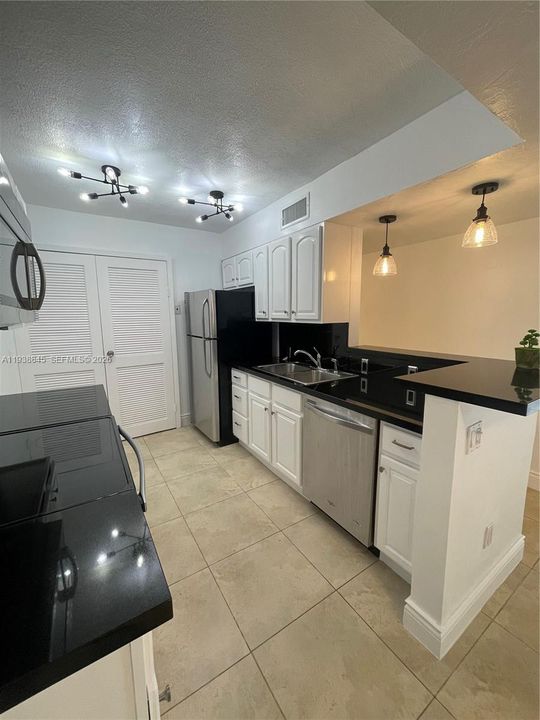 For Rent: $3,000 (3 beds, 2 baths, 1140 Square Feet)