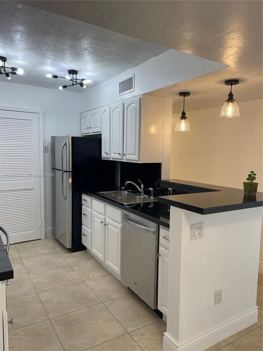 For Rent: $3,000 (3 beds, 2 baths, 1140 Square Feet)
