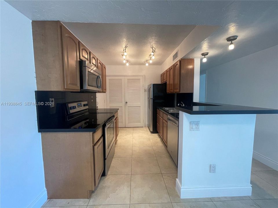 For Rent: $3,000 (3 beds, 2 baths, 1140 Square Feet)