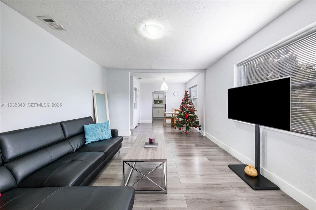 En Venta: $450,000 (3 camas, 1 baños, 1005 Pies cuadrados)