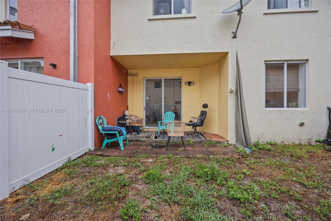 En Venta: $409,990 (3 camas, 2 baños, 1947 Pies cuadrados)