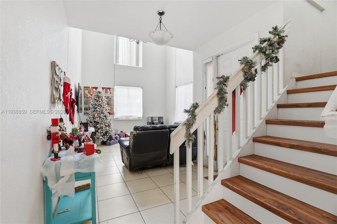 En Venta: $409,990 (3 camas, 2 baños, 1947 Pies cuadrados)