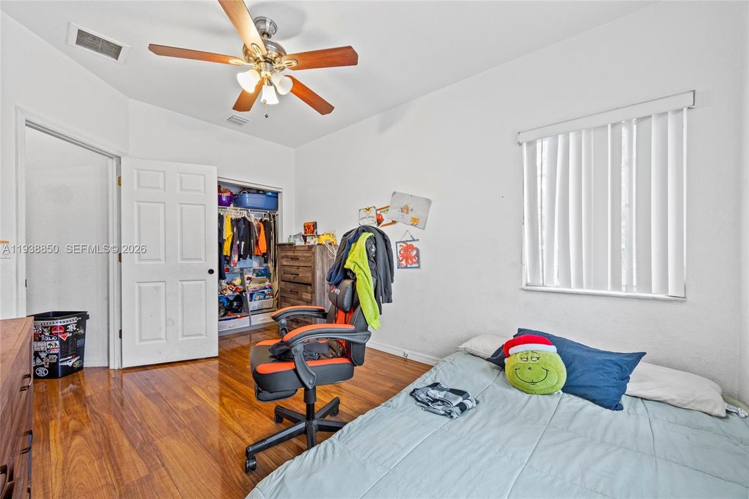 En Venta: $409,990 (3 camas, 2 baños, 1947 Pies cuadrados)