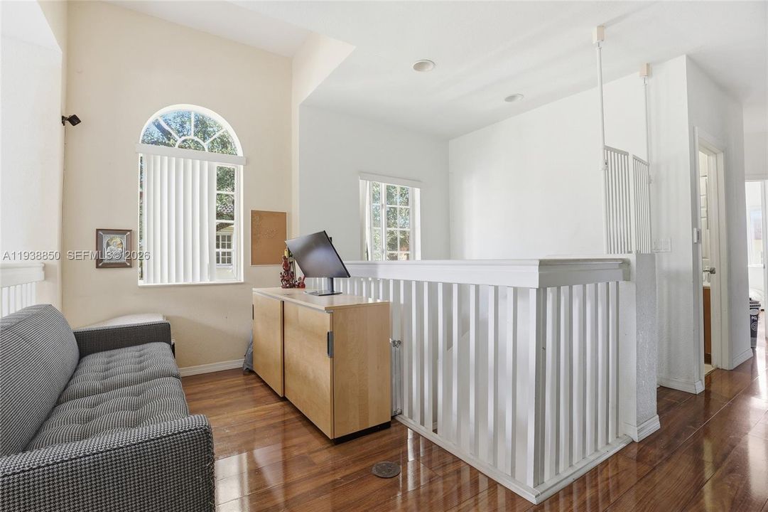 En Venta: $409,990 (3 camas, 2 baños, 1947 Pies cuadrados)