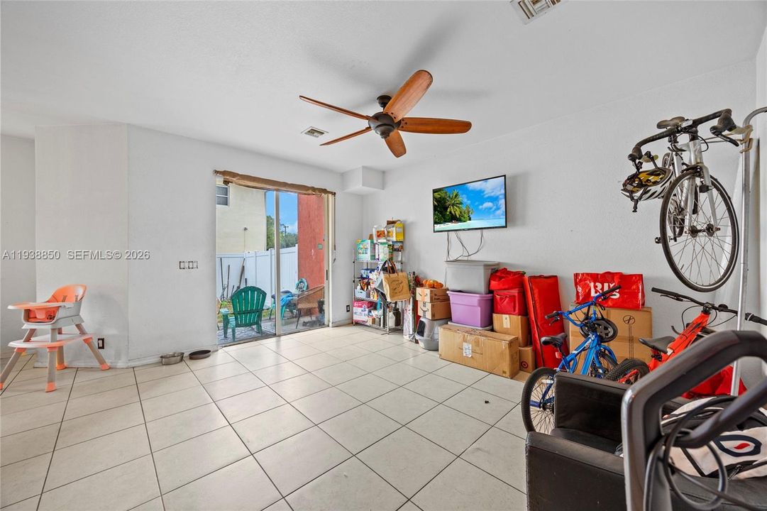 En Venta: $409,990 (3 camas, 2 baños, 1947 Pies cuadrados)