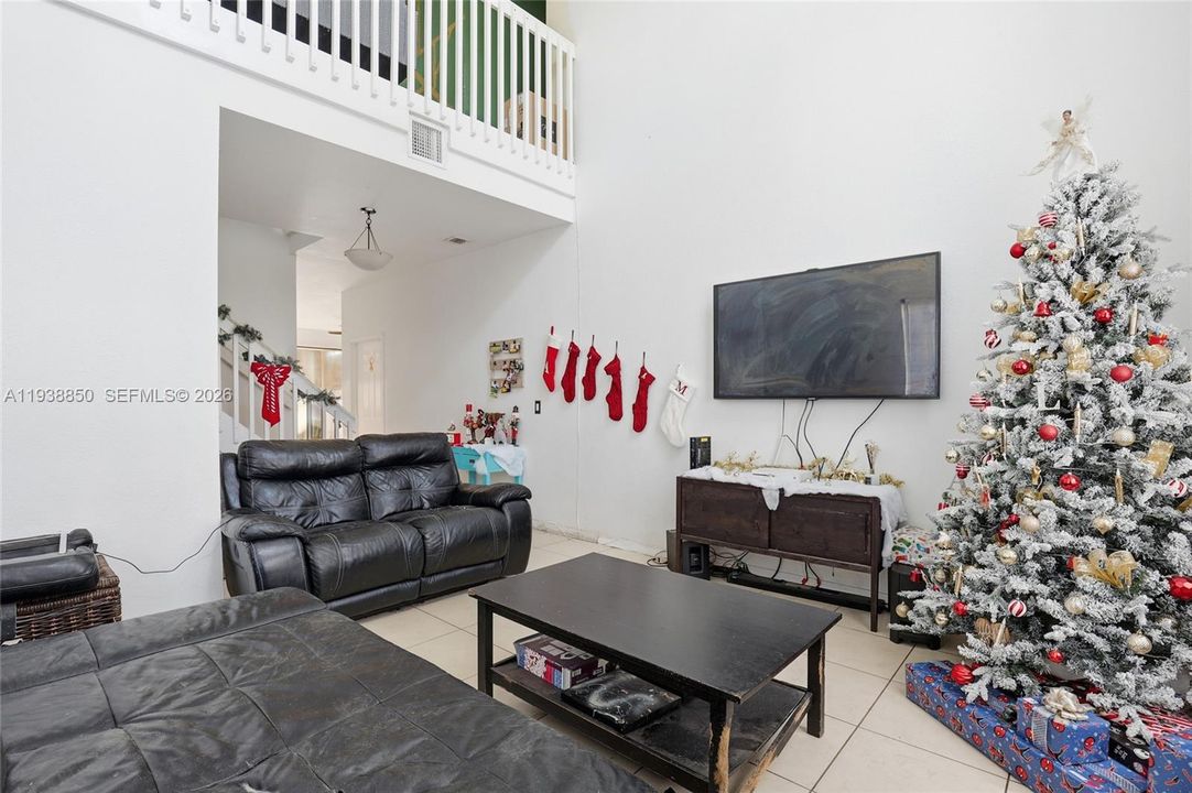 En Venta: $409,990 (3 camas, 2 baños, 1947 Pies cuadrados)