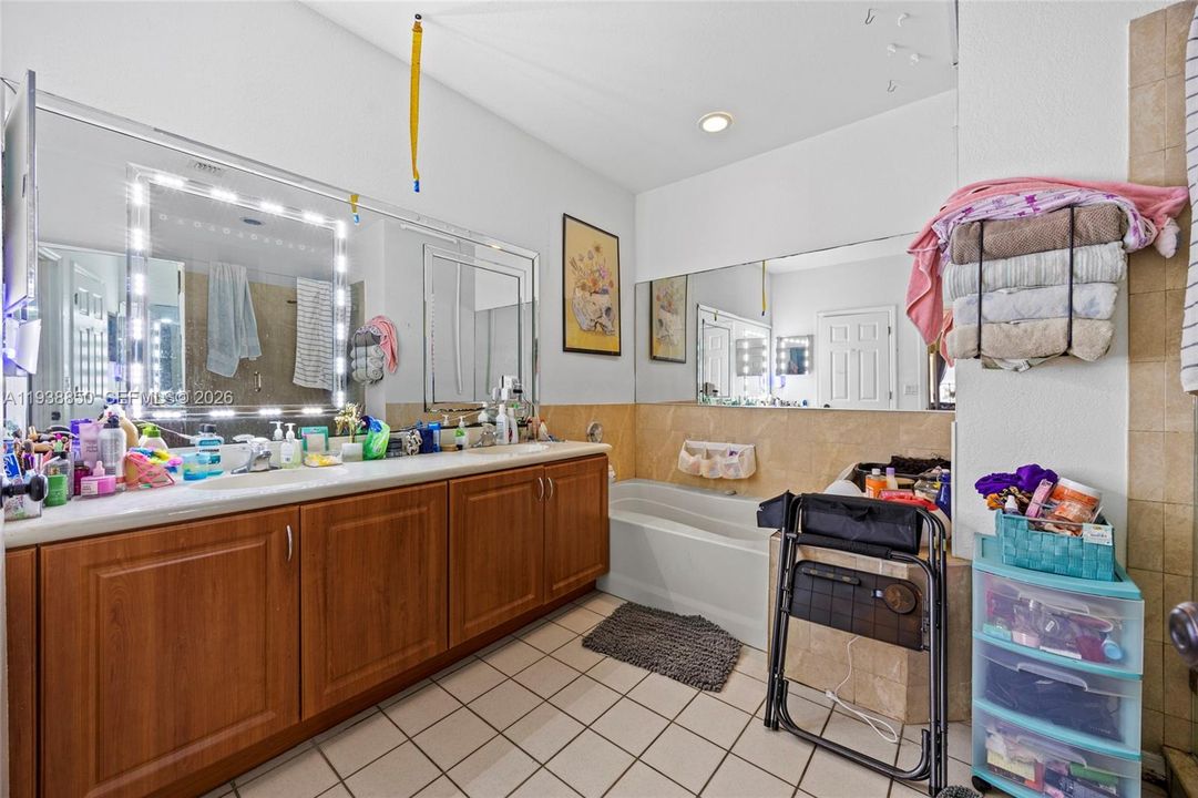 En Venta: $409,990 (3 camas, 2 baños, 1947 Pies cuadrados)