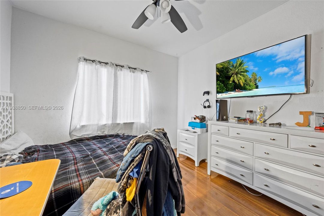 En Venta: $409,990 (3 camas, 2 baños, 1947 Pies cuadrados)