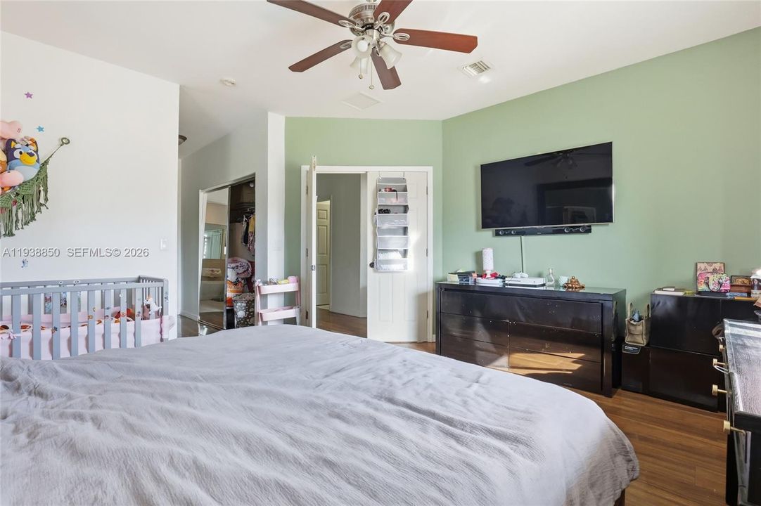 En Venta: $409,990 (3 camas, 2 baños, 1947 Pies cuadrados)