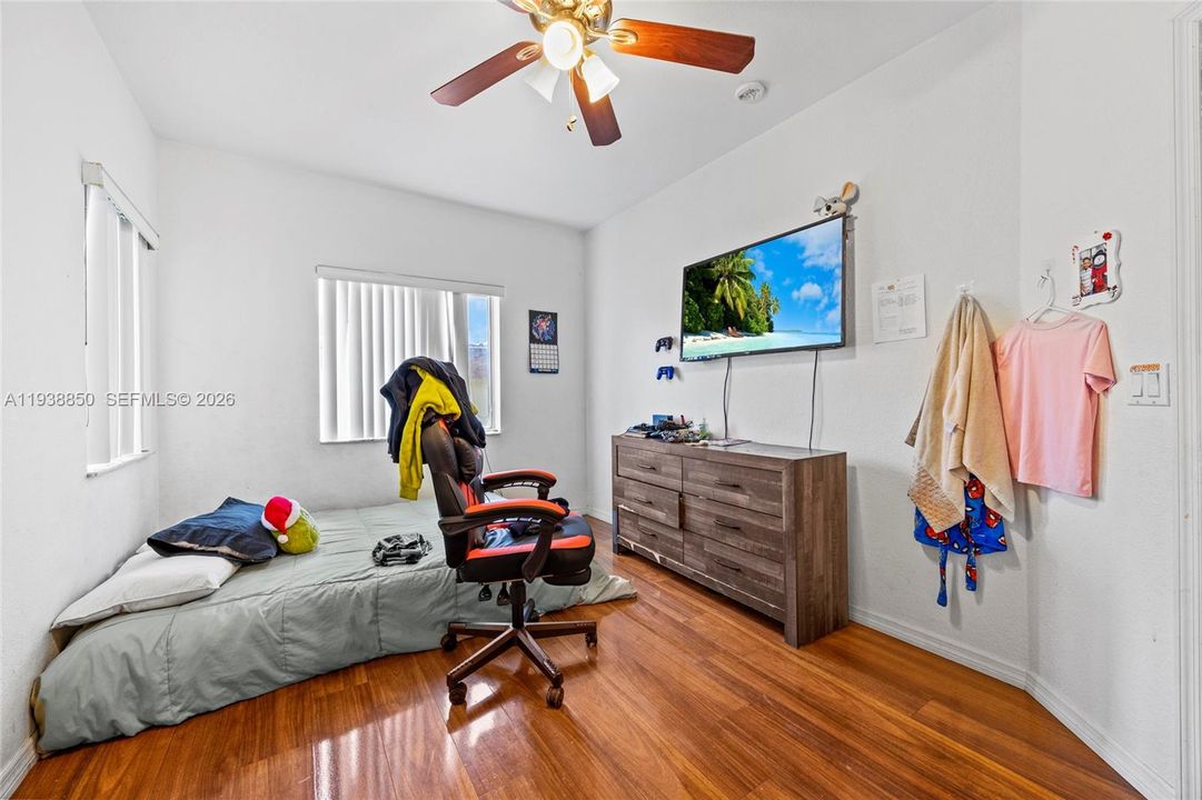 En Venta: $409,990 (3 camas, 2 baños, 1947 Pies cuadrados)