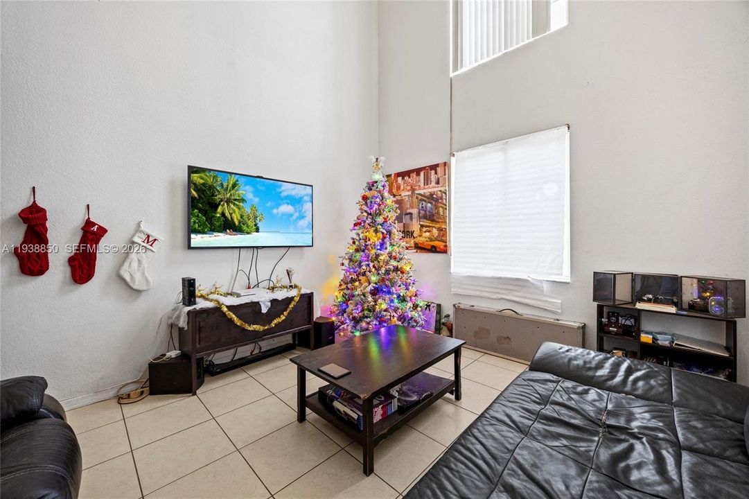 En Venta: $409,990 (3 camas, 2 baños, 1947 Pies cuadrados)