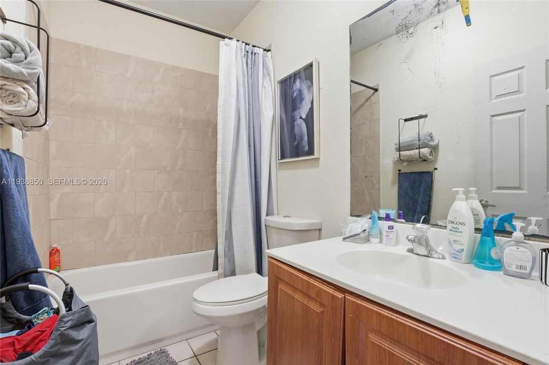 En Venta: $409,990 (3 camas, 2 baños, 1947 Pies cuadrados)