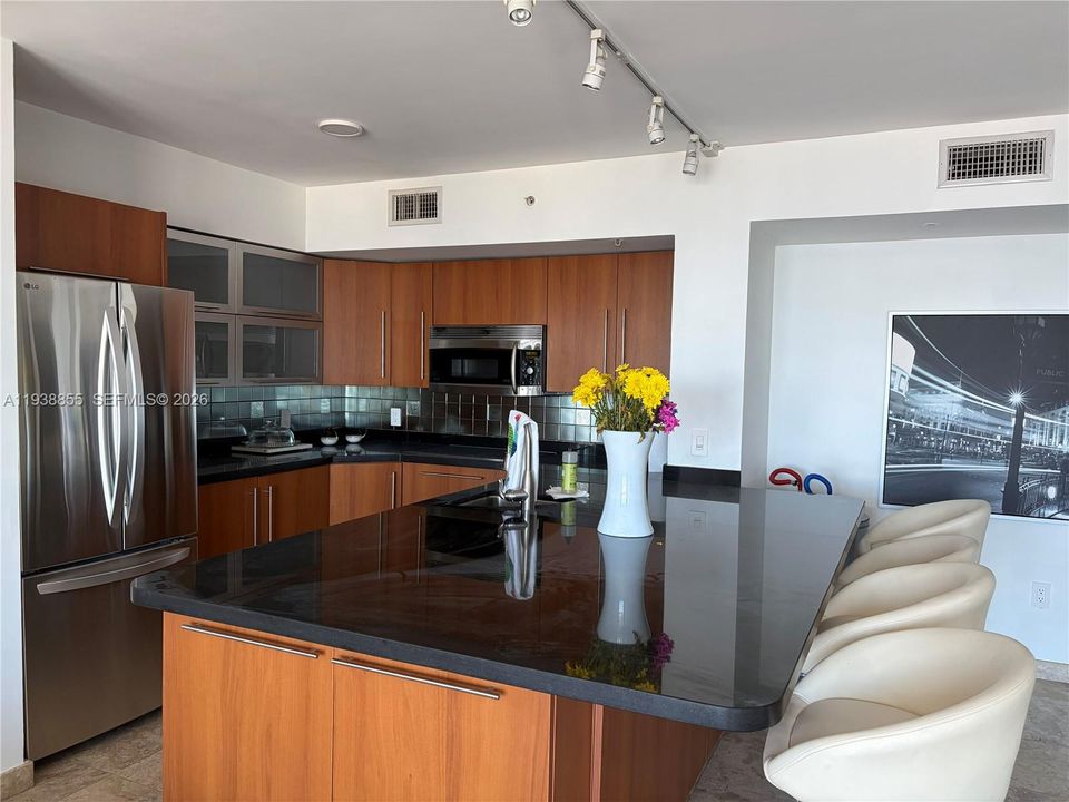 For Rent: $5,900 (2 beds, 2 baths, 1080 Square Feet)