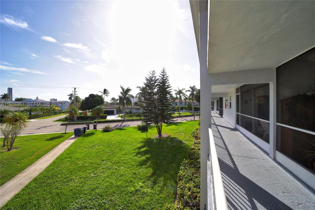 For Sale: $245,000 (2 beds, 2 baths, 1000 Square Feet)