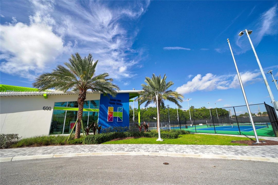 For Sale: $245,000 (2 beds, 2 baths, 1000 Square Feet)