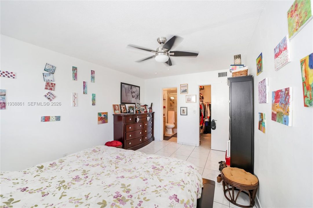 For Sale: $245,000 (2 beds, 2 baths, 1000 Square Feet)