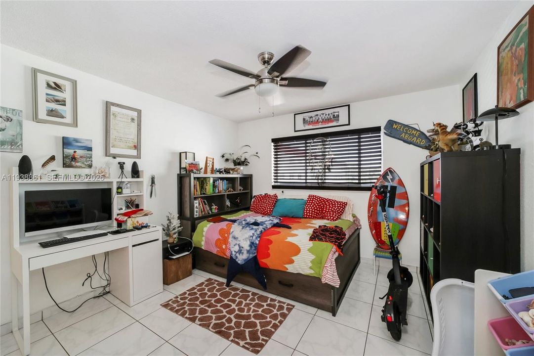 For Sale: $245,000 (2 beds, 2 baths, 1000 Square Feet)