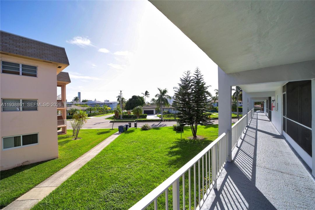 For Sale: $245,000 (2 beds, 2 baths, 1000 Square Feet)