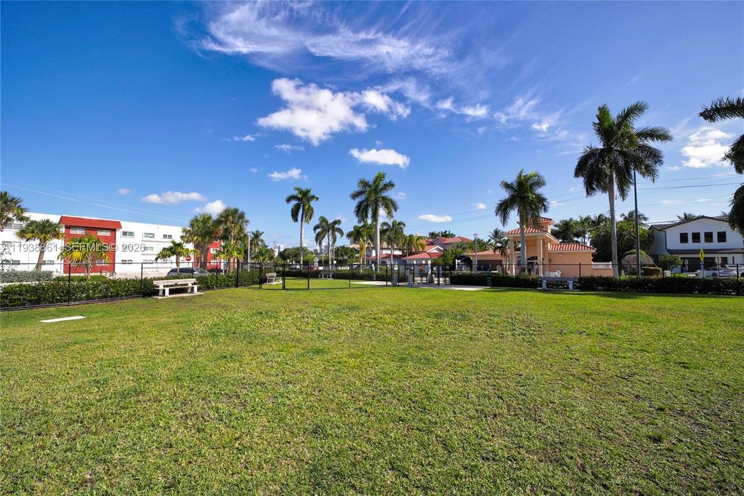 For Sale: $245,000 (2 beds, 2 baths, 1000 Square Feet)