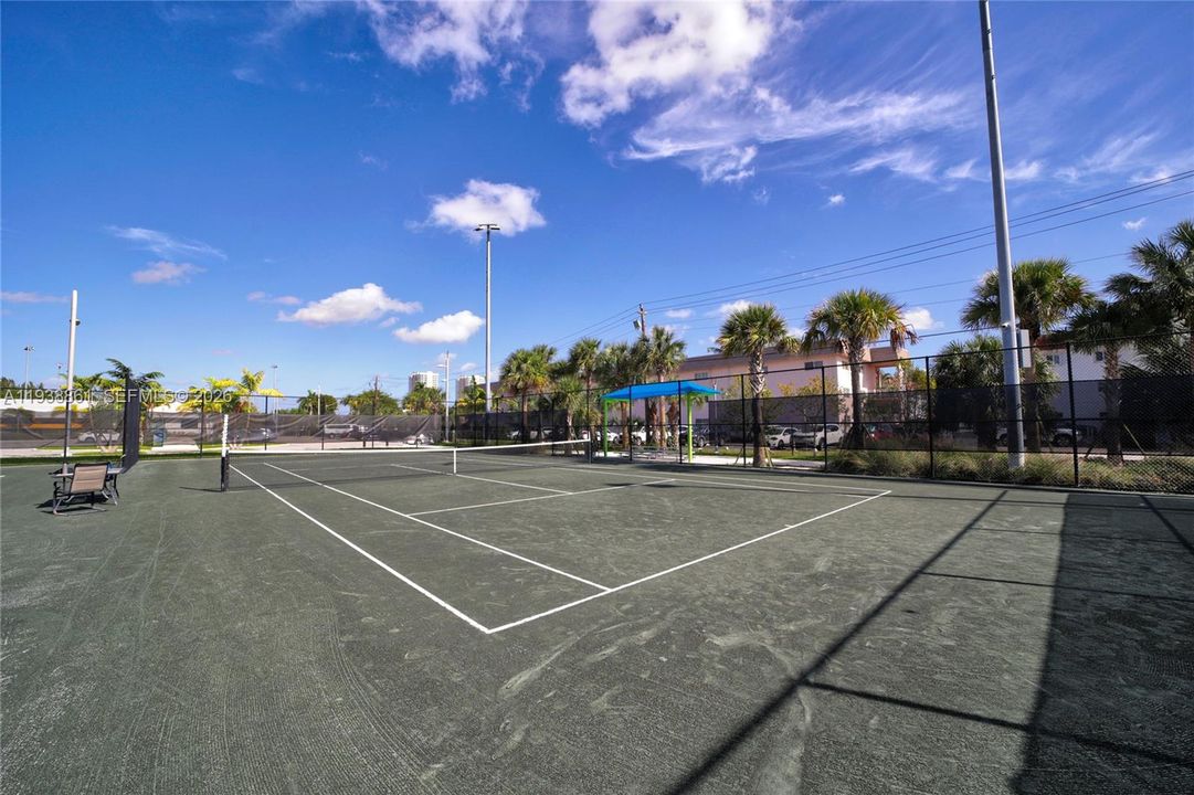 For Sale: $245,000 (2 beds, 2 baths, 1000 Square Feet)