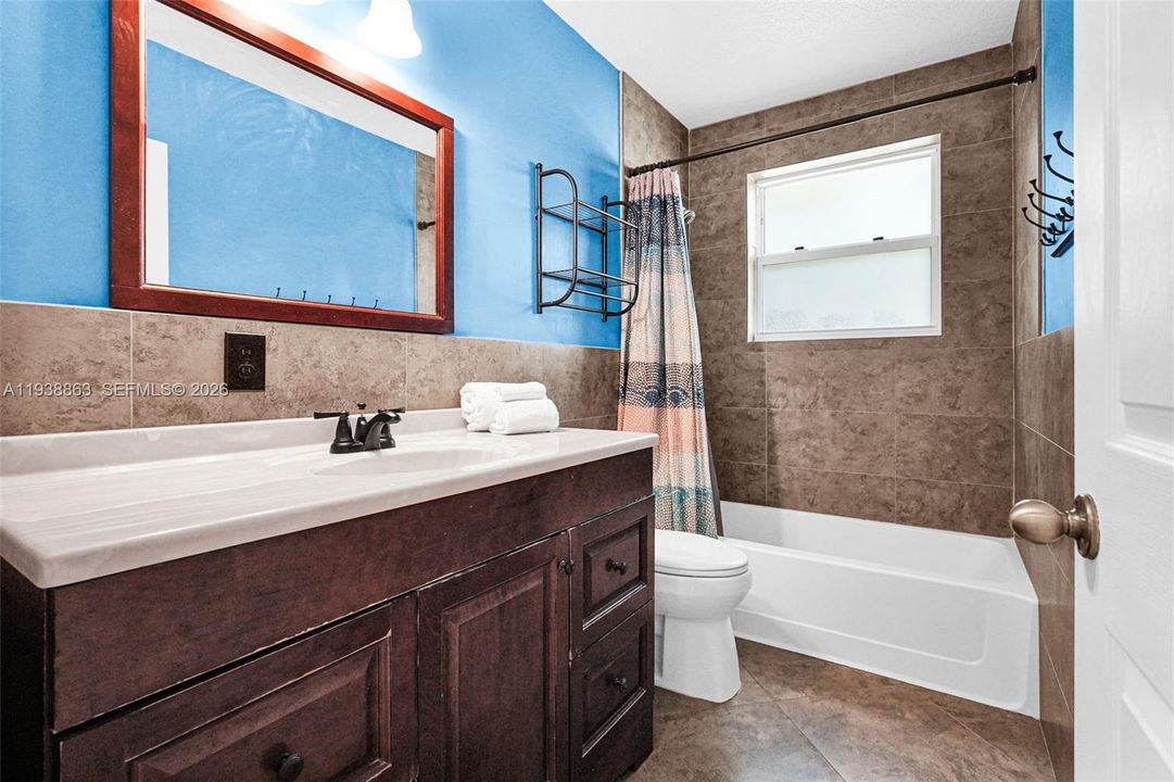 En Venta: $739,000 (3 camas, 2 baños, 2132 Pies cuadrados)