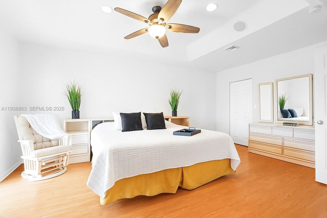 En Venta: $739,000 (3 camas, 2 baños, 2132 Pies cuadrados)