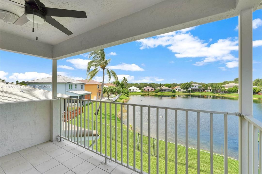 En Venta: $739,000 (3 camas, 2 baños, 2132 Pies cuadrados)