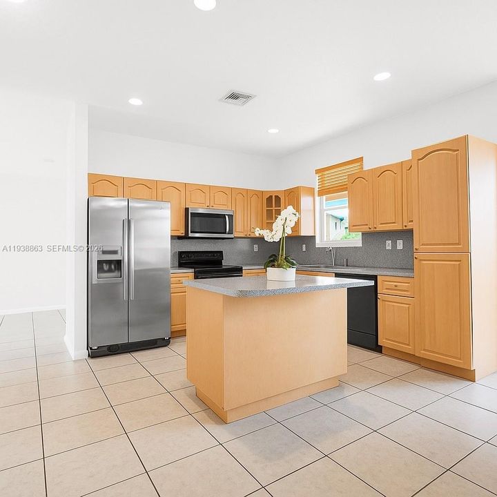 En Venta: $739,000 (3 camas, 2 baños, 2132 Pies cuadrados)