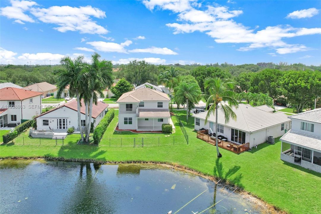 En Venta: $739,000 (3 camas, 2 baños, 2132 Pies cuadrados)