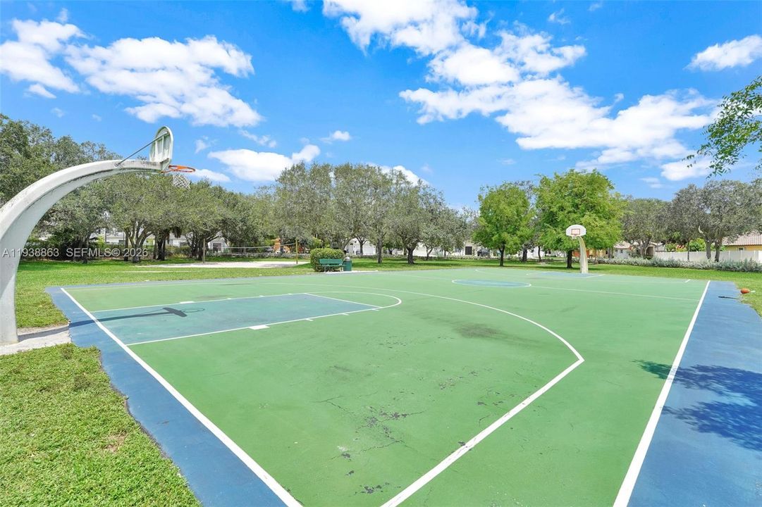 En Venta: $739,000 (3 camas, 2 baños, 2132 Pies cuadrados)