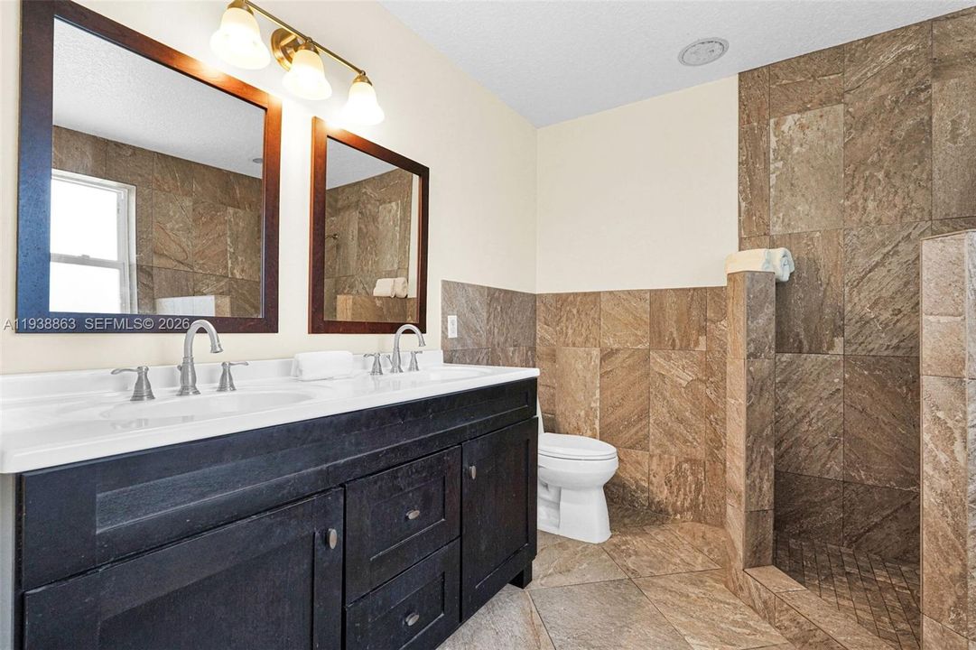 En Venta: $739,000 (3 camas, 2 baños, 2132 Pies cuadrados)