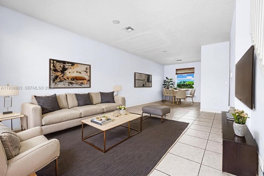 En Venta: $739,000 (3 camas, 2 baños, 2132 Pies cuadrados)