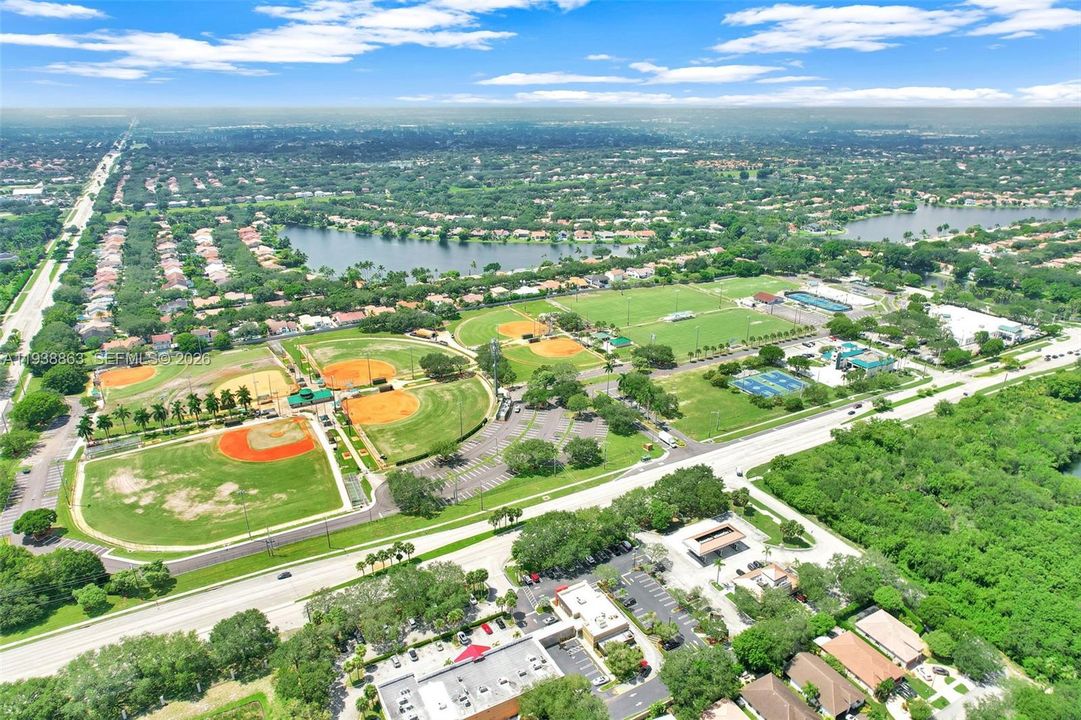 En Venta: $739,000 (3 camas, 2 baños, 2132 Pies cuadrados)